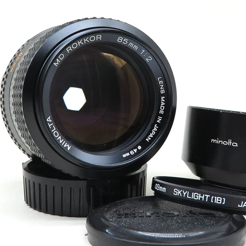 Minolta MD Rokkor 85mm f/2 - Hood - Excellent vintage condition