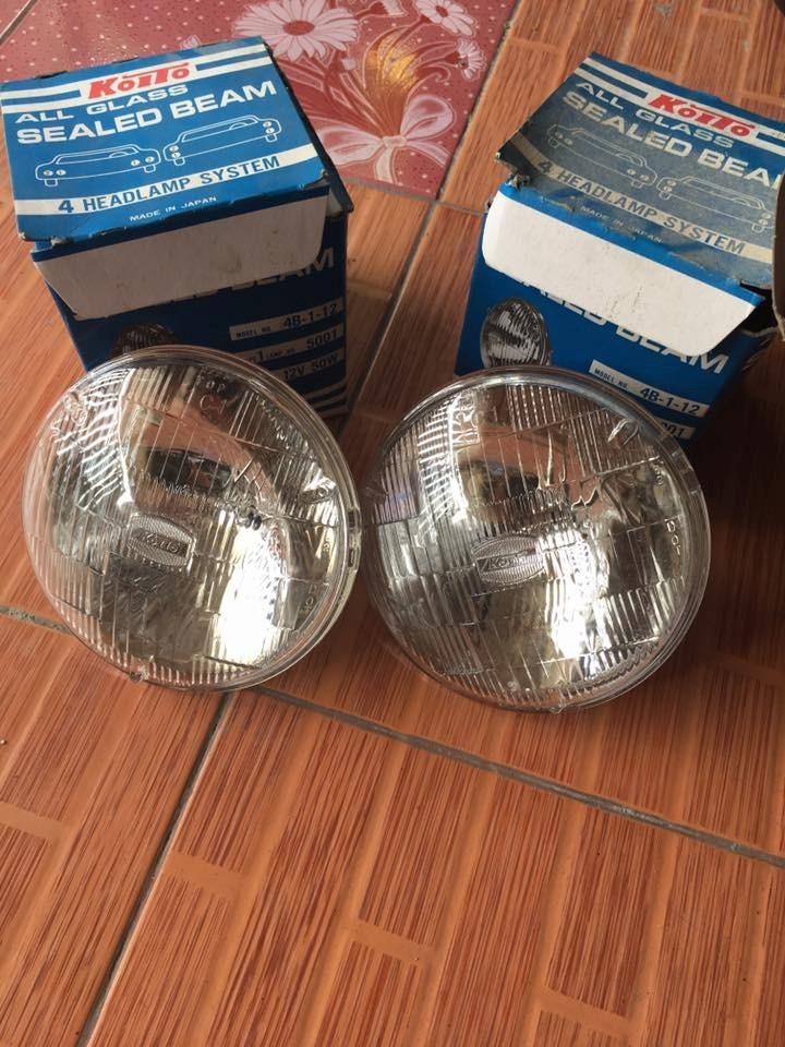 JDM KOITO HEADLIGHT HEADLAMP DATSUN 1600 SSS 510 521 610 620 710 2