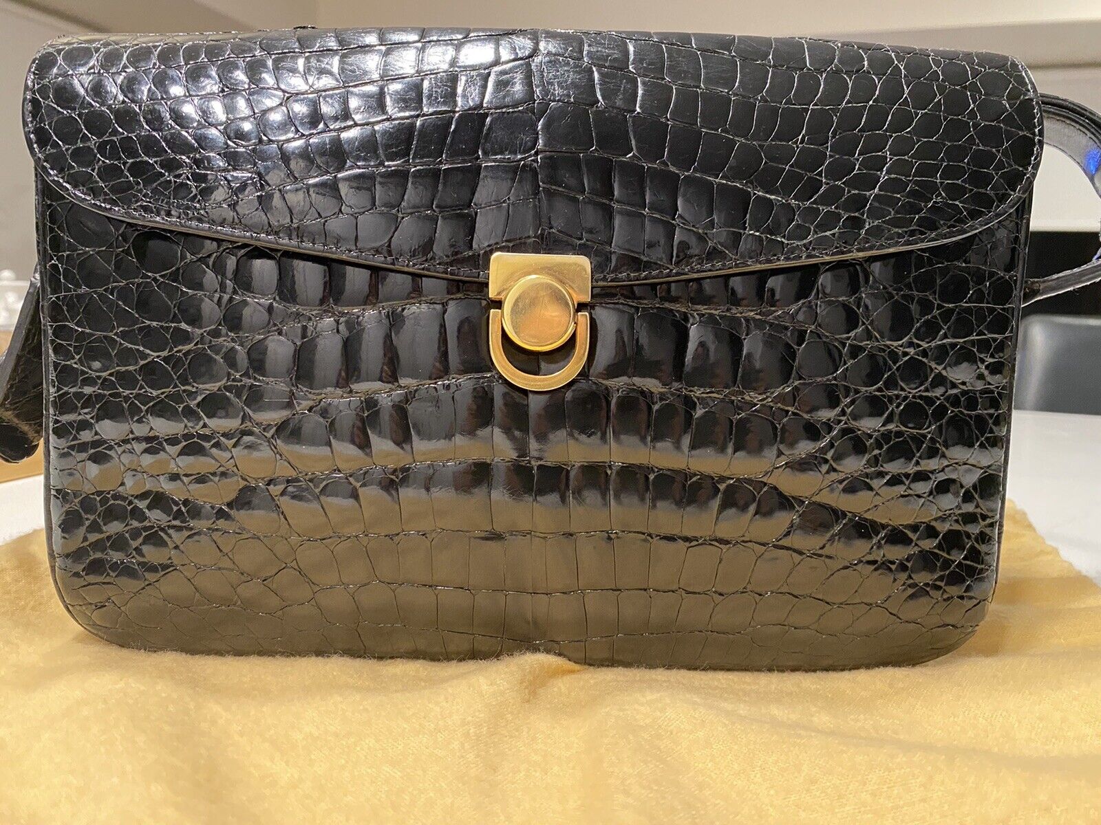 Vintage Italian 1980s glossy black alligator handbag /shoulder bag