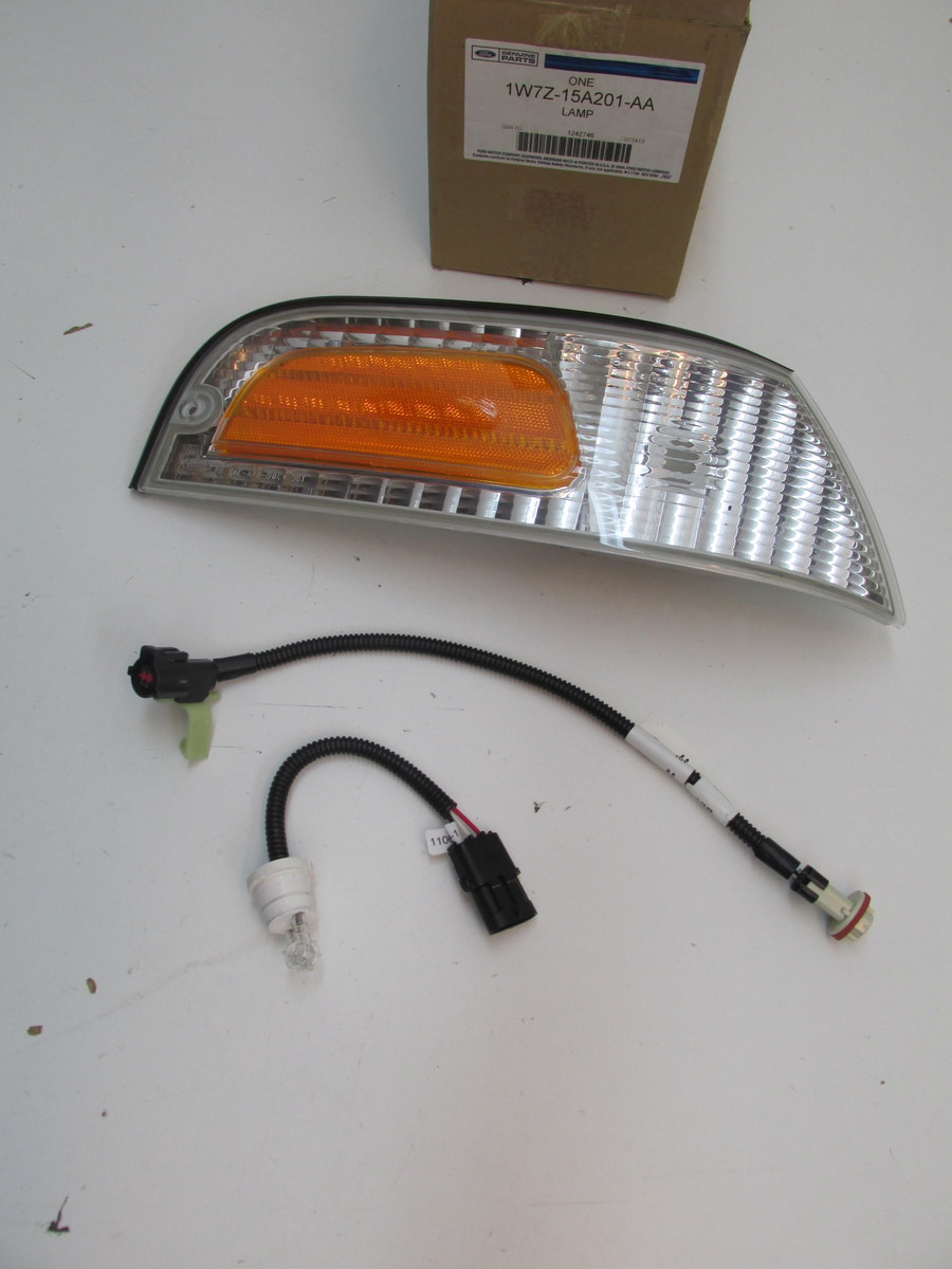 19992011 Ford Crown Victoria OE Front Right Side Marker w Strobe 1W7Z15A201AA eBay