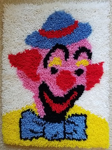 Vtg 70's Latch Hook Happy Face Clown Rug Kit 18"x 25" complete & ready to frame 