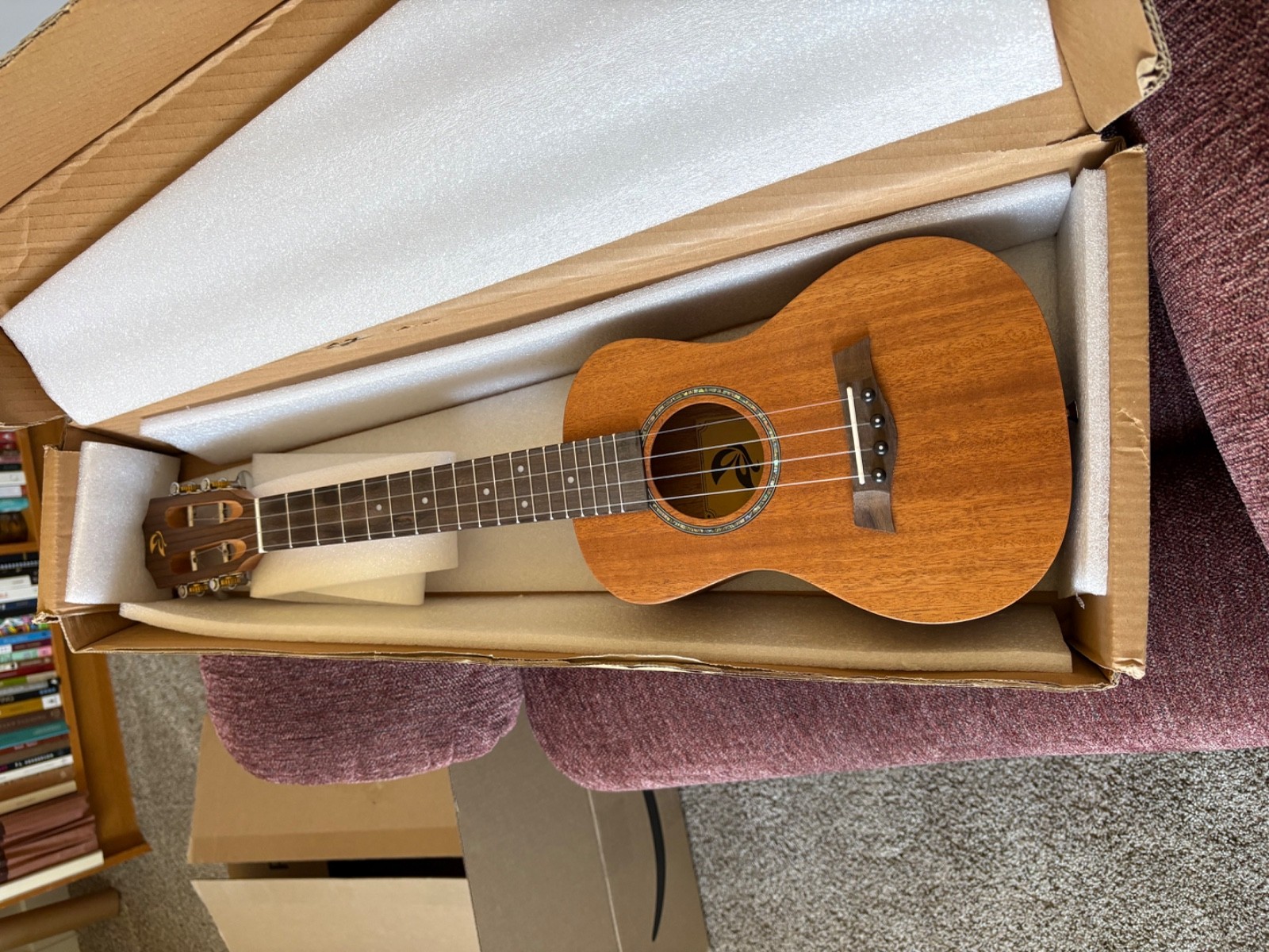 Ukulele Concert SOLID MAHOGANY  Caramel Great Condition