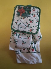 Christmas Holly Sultan's Linens Kitchen Towel Set 3-Piece Cotton Pot Holder Mitt