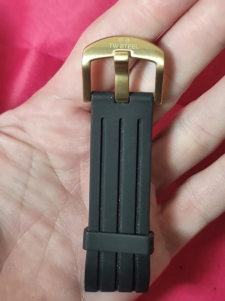 Correa de reloj de silicona de acero TW Foto 2 de 4