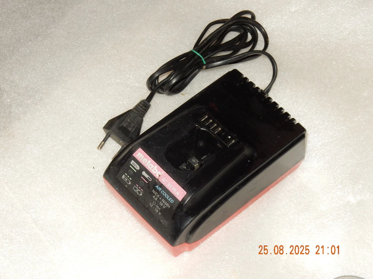 Metabo Ladegerät AC 30 Plus/EU – Original Ladegerät Für Akkus | Air Cooled, Hochwertige Qualität, Maße 11x8.3x24.5 Cm