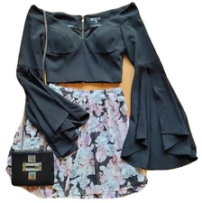 NEW SHEIKE Cropped Black Boho Blouse Size 8/10 Flared Flutter Flute sleeves Crop