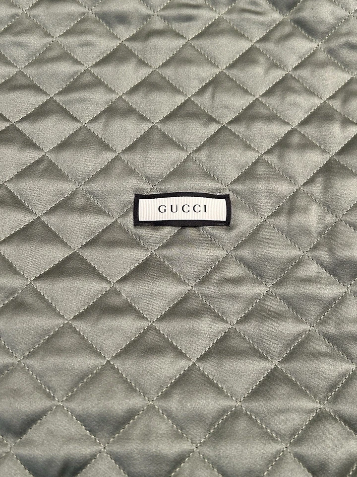 Подлинный стеганый мешок для пыли GUCCI с подкладкой атласный зеленый шалфей 13,5 X 23 дюйма - Изображение 2 из 4