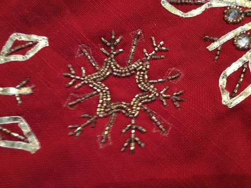 NEW ~ Dash Away Home~ 56" Red Quilted GOLD Beaded Snowflake Christmas Tree Skirt - Picture 5 of 11