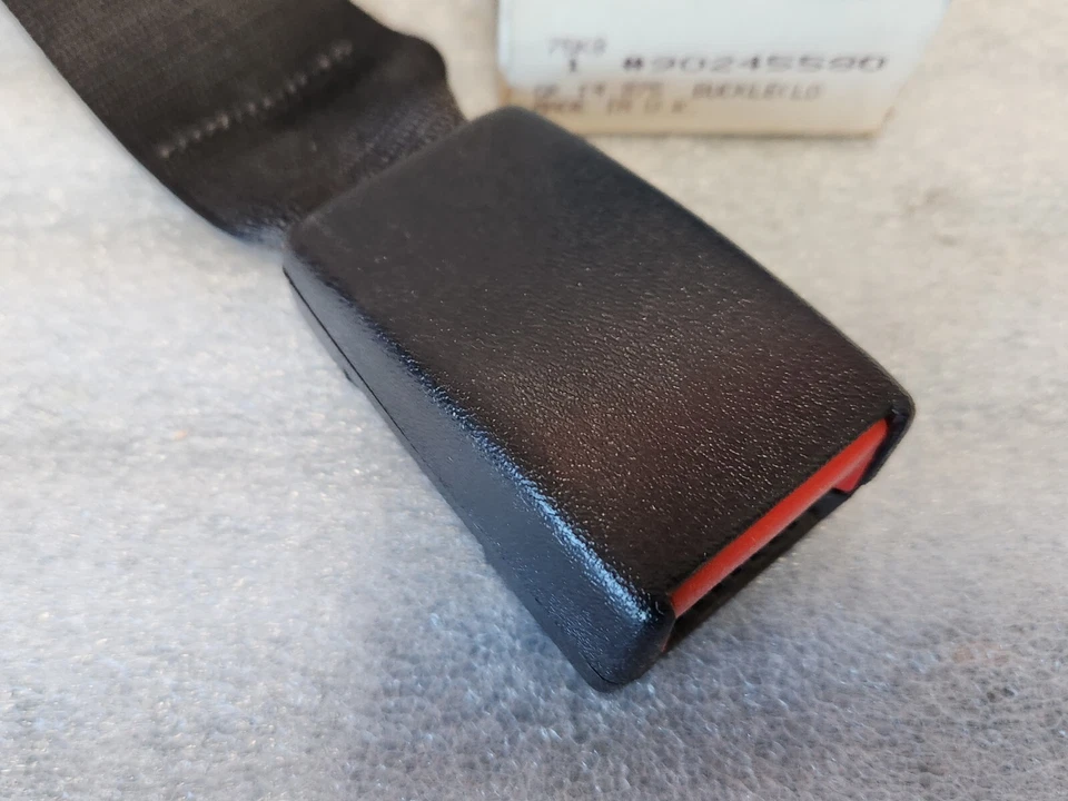 NOS GM 1988-93 PONTIAC LEMANS 后座皮带扣 女子 90245580 — 第 3/4 张图片