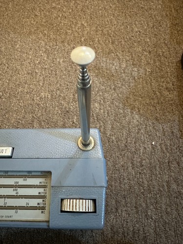 Radio portátil Bang & Olufsen (B&O) Beolit Teena azul 609 AM Europa rara - Imagen 5 de 13