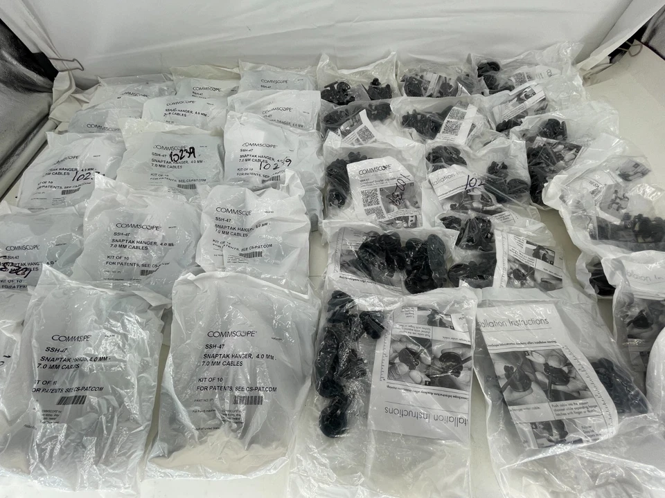LOT of 31 Commscope Kit of 10 SSH-47 Snaptak Adjustable Hanger - Image 2 of 4