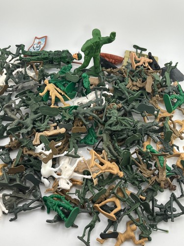 Vintage Mixed Lot Plastic Army Men Toy Soldiers Military Figures War Playset - Picture 11 of 16