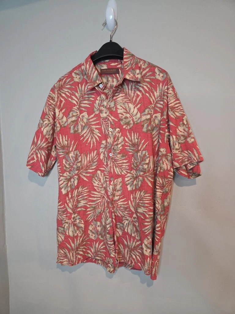 Tori Richard Men's Hawaiian Shirt with Tropical Leaf Print
Opens in a new window or tab