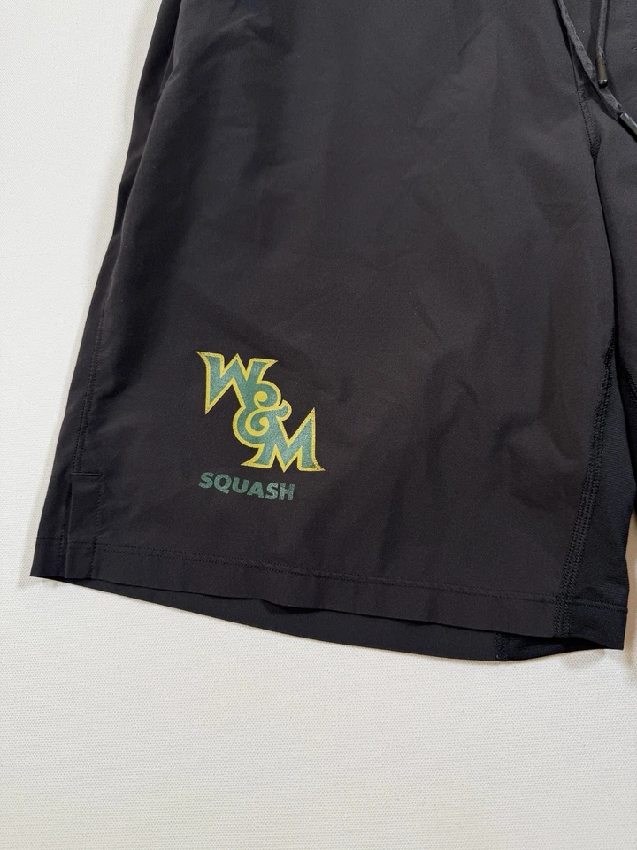 Pantalones Cortos Tribu Lululemon William & Mary Para Hombre Medianos Negros Rendimiento Logo NCAA Foto 2 de 4