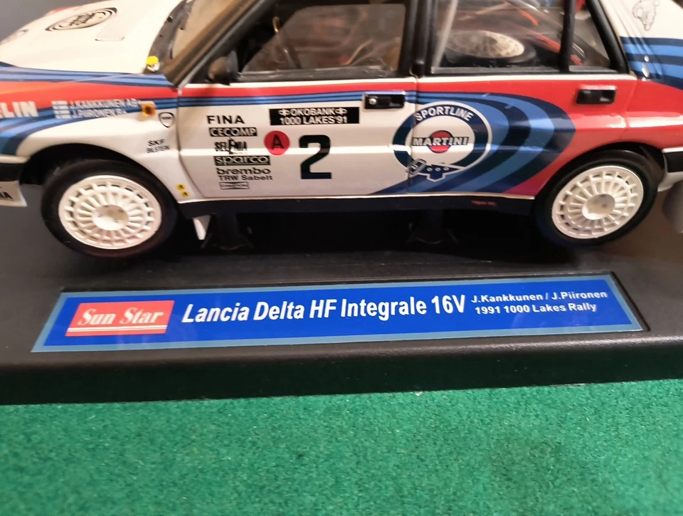 Lancia Delta HF Integrale 16v 1991 1000 Lakes Rally Sunstar 1/18 - Immagine 2 di 4