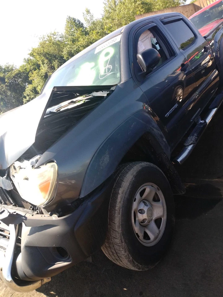 Used Front Left Seat Belt Front fits: 2015 Toyota Tacoma bucket seat Crew Cab 4 Foto 2 de 4