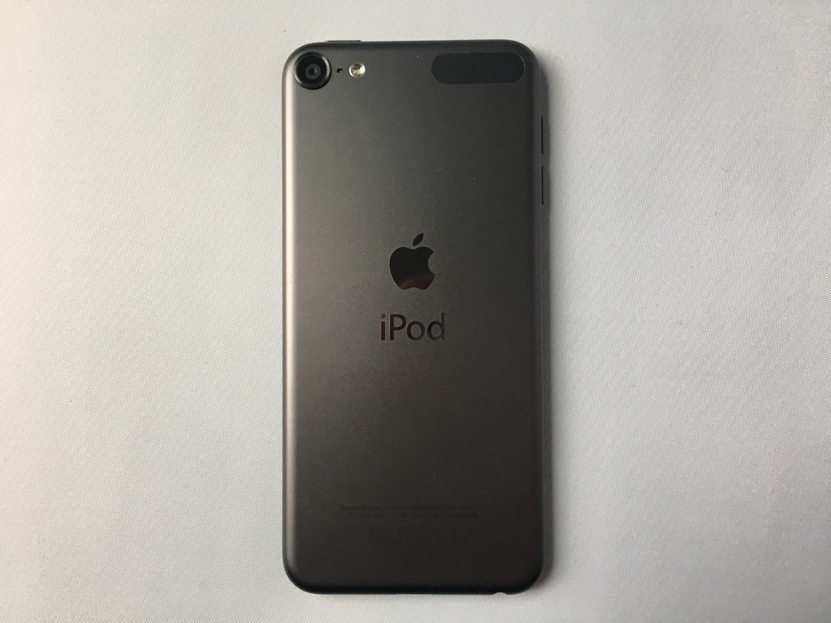 Apple iPod Touch 7th Generation Space Gray (32GB) mint