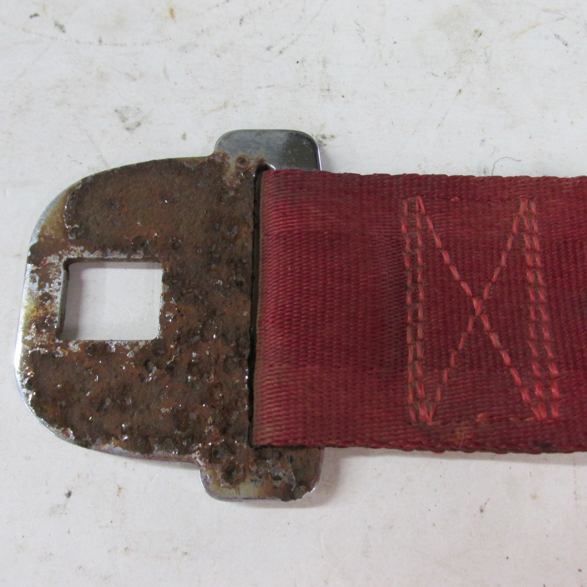 67 68 69 CHEVROLET CAMARO SS RS Z28 REAR RED SEAT BELT MALE END DATED 6