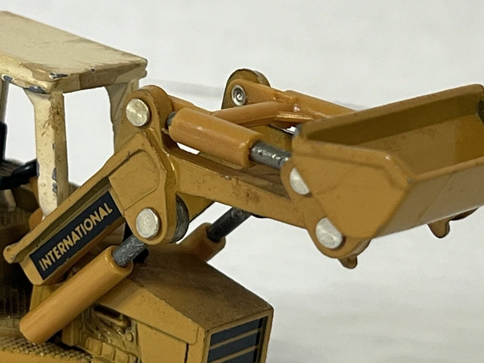 Ertl International Backhoe Loader #0042 Farm Tractor Diecast Metal Model 1:64 - Image 4 of 4