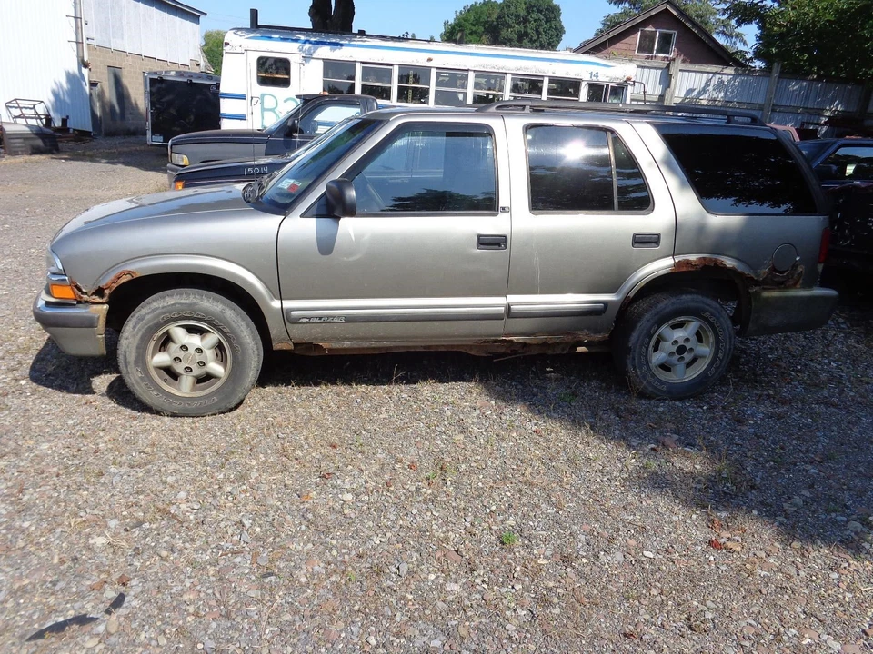 Manija de puerta delantera derecha Chevy Blazer negra GMC Jimmy OEM texturizada Foto 4 de 4