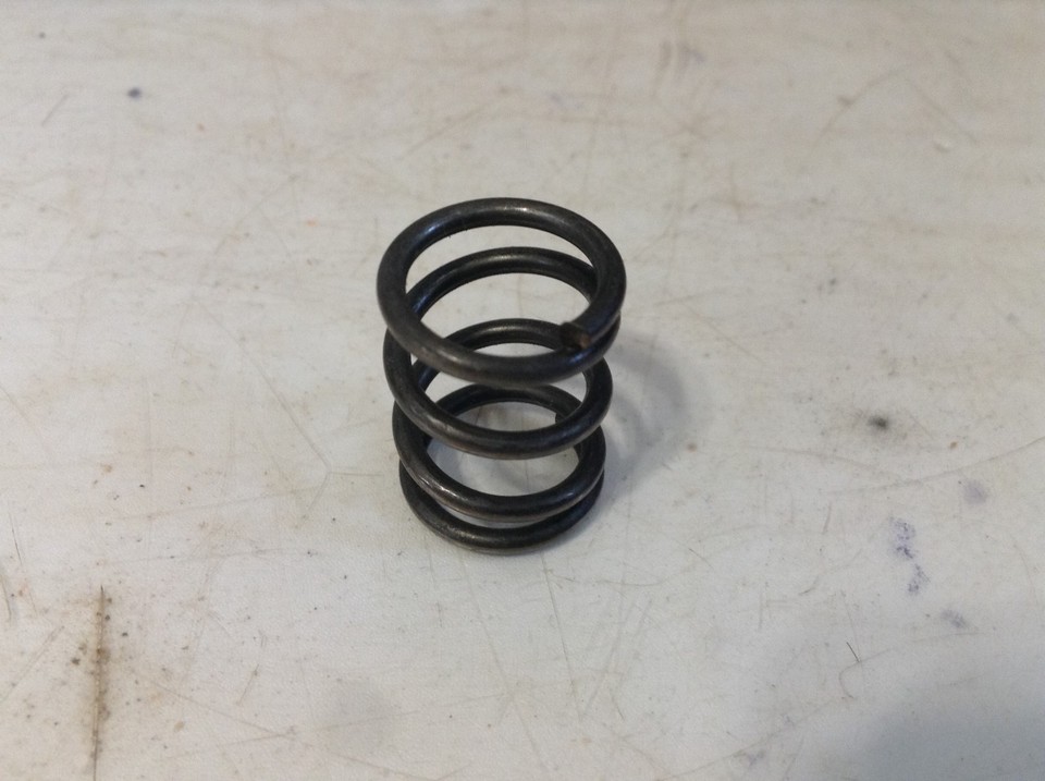 N32176 - A New Spring For An IH 7 Fertilizer Distributor, IH 10, 100 ...