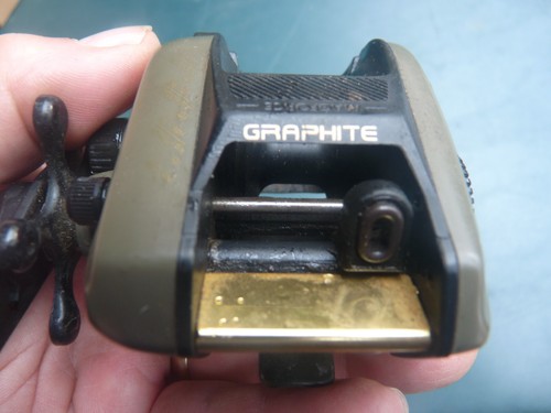 Mulinello da Pesca Daiwa HT1000FMagforce Esca Cast RH Recupero con Pulsante Flippin' Giappone - Foto 2 di 11