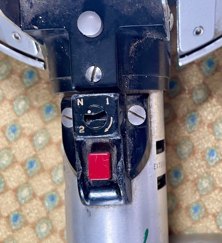 graflex 3 Zellen Blitzgriff mit Stativ und Retro Vinyl Tragetasche Vektorbaugruppe - Bild 9 von 24