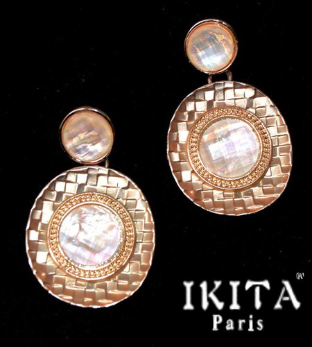 Boucles D'oreilles Ikita Paris – Nacre Ronde Argentée, Goujon Papillon, 12 Mm, Fait En France