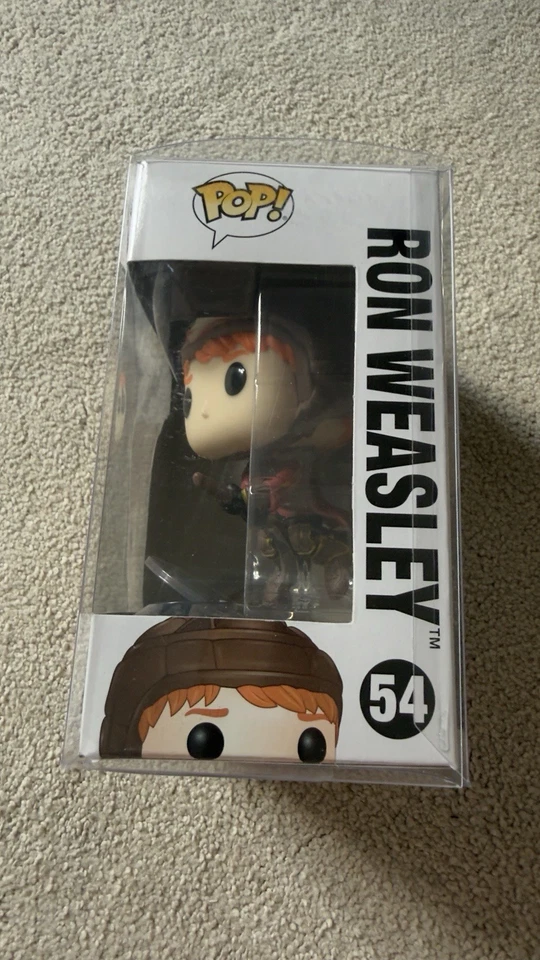 FUNKO POP HARRY POTTER RON WEASLEY ON BROOM #54 VINYL FIGURE + POP PROTECTOR - Image 2 of 4