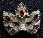 Swarovski Crystal MARDI GRAS MASK GOLD-TONE BROOCH/Pin w/Multi-Colored Stones