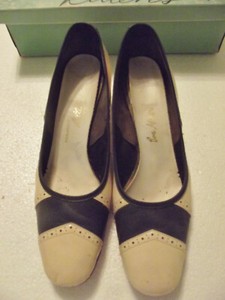 navy spectator pumps