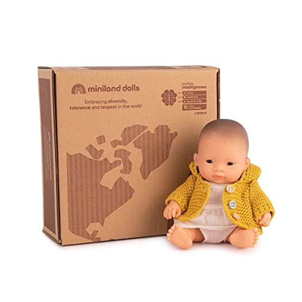 Miniland Set regalo Dolls: Bambola Bambino Asiatico 21 cm più Set Sea, 31215 -