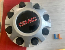 #LL (1) 2011-2022 GMC Sierra HD 2500 3500 Hub 2" lug Center Cap  SILVER 9597819