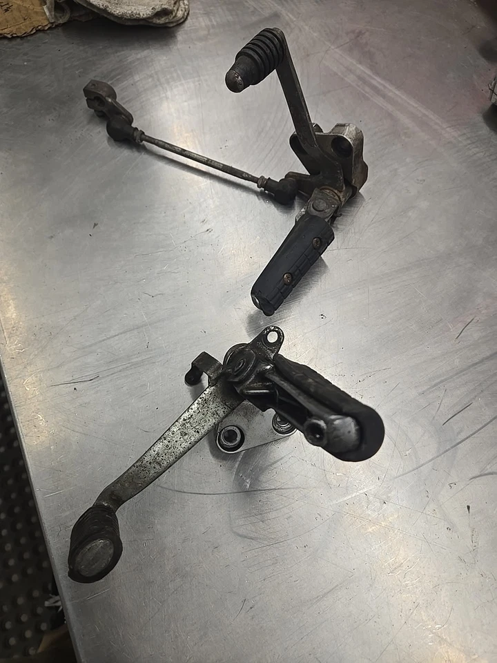 Conjunto de pinos dianteiros esquerdo direito Yamaha FZR600 Genesis, final dos anos 80 início dos anos 90 - Imagem 4 de 4