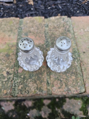 Vintage Victorian Cut Glass Salt And Pepper Shaker Set - Picture 4 of 8