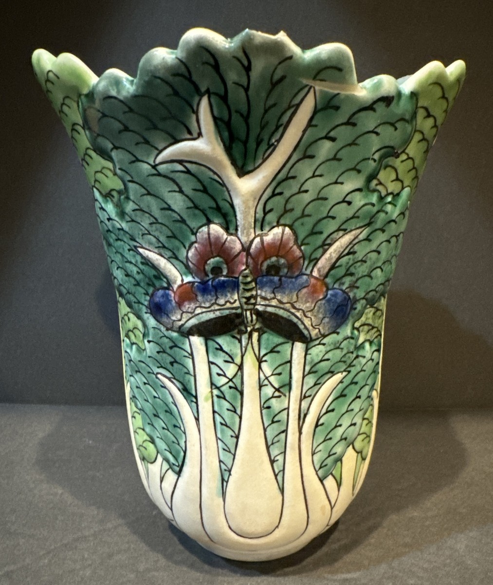 【海外限定】 ANTIQUE 6 MARKED VASE BUTTERFLY AND LEAF CABBAGE CHINESE 染付