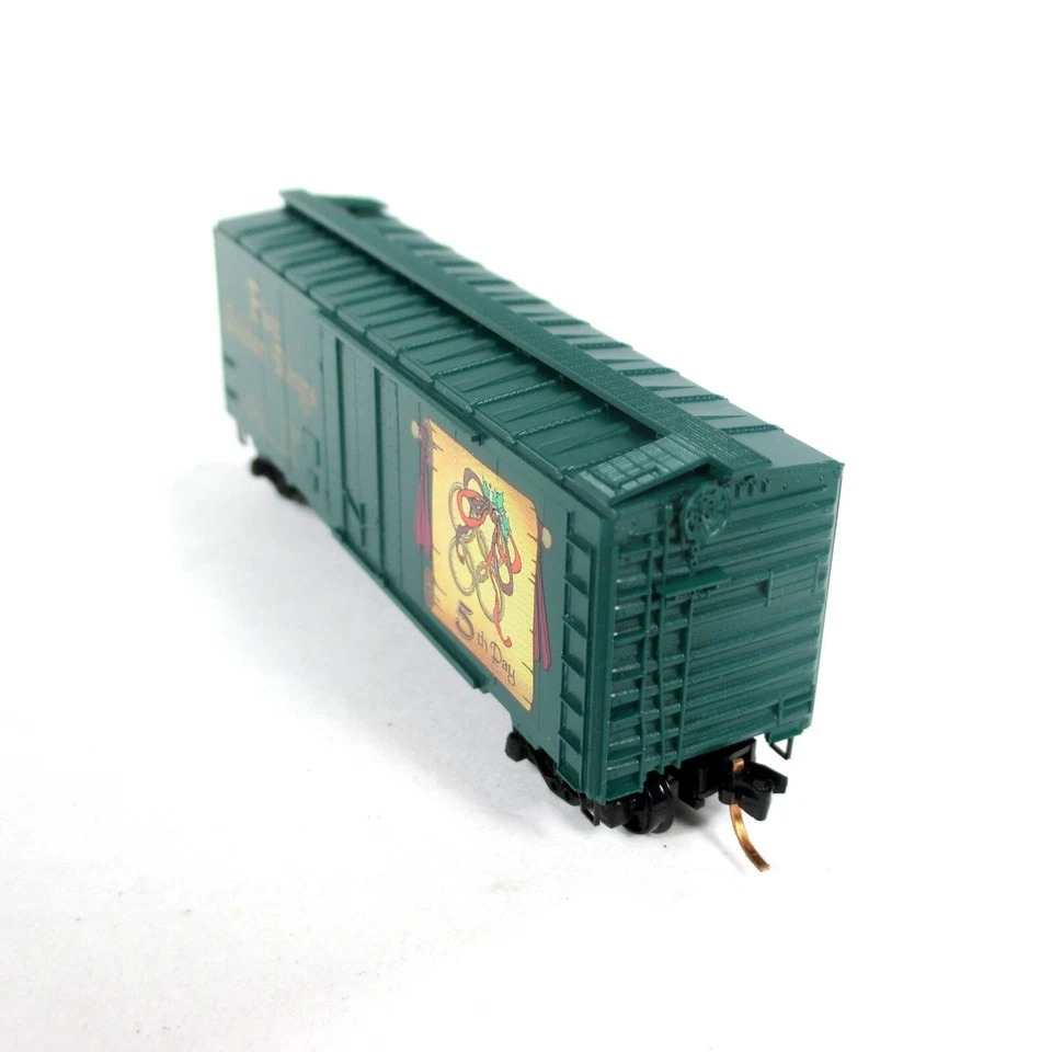N Scale **FIVE GOLDEN RINGS** 12 Days Christmas Box Car -  Micro Trains 02100505 - Image 3 of 4