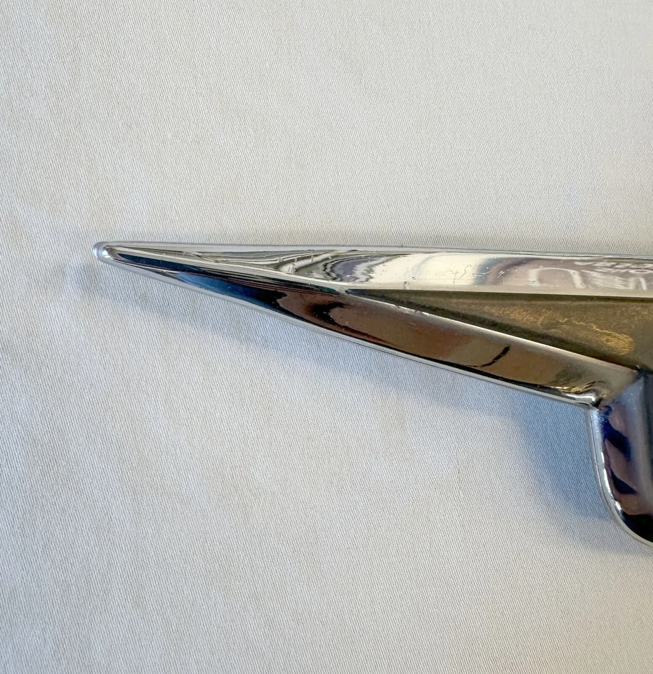 1946-48 DeSoto maletero emblema medallón S-11 S11 lujo suburbano convertible 1947 Foto 4 de 4