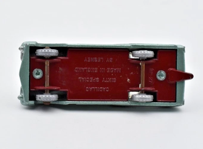 Matchbox 1-75 Regular Wheels #27 Cadillac Sixty verde. rosso Bdpl. Inghilterr... - Immagine 4 di 4