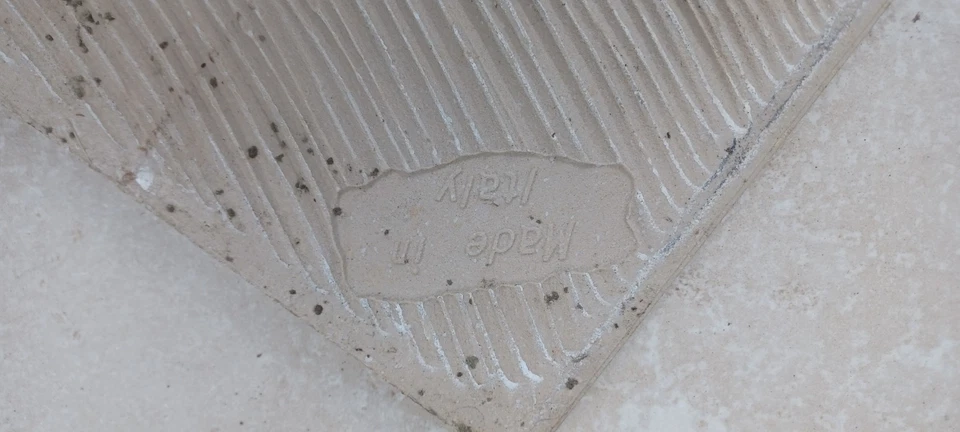 Azulejo italiano de color crema 70 16 x 16 Foto 3 de 4