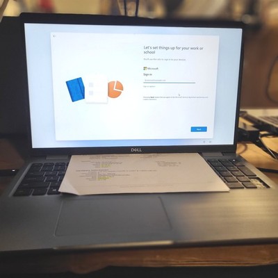 Scratched LCD Dell Latitude 5520 Intel Core i5-1145G7 2.6GHz 16GB 512GB READ