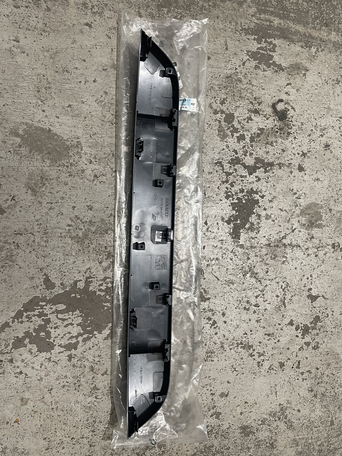 Dacia Sandero 2017 Front Bumper License Plate Bracket 620788414R 