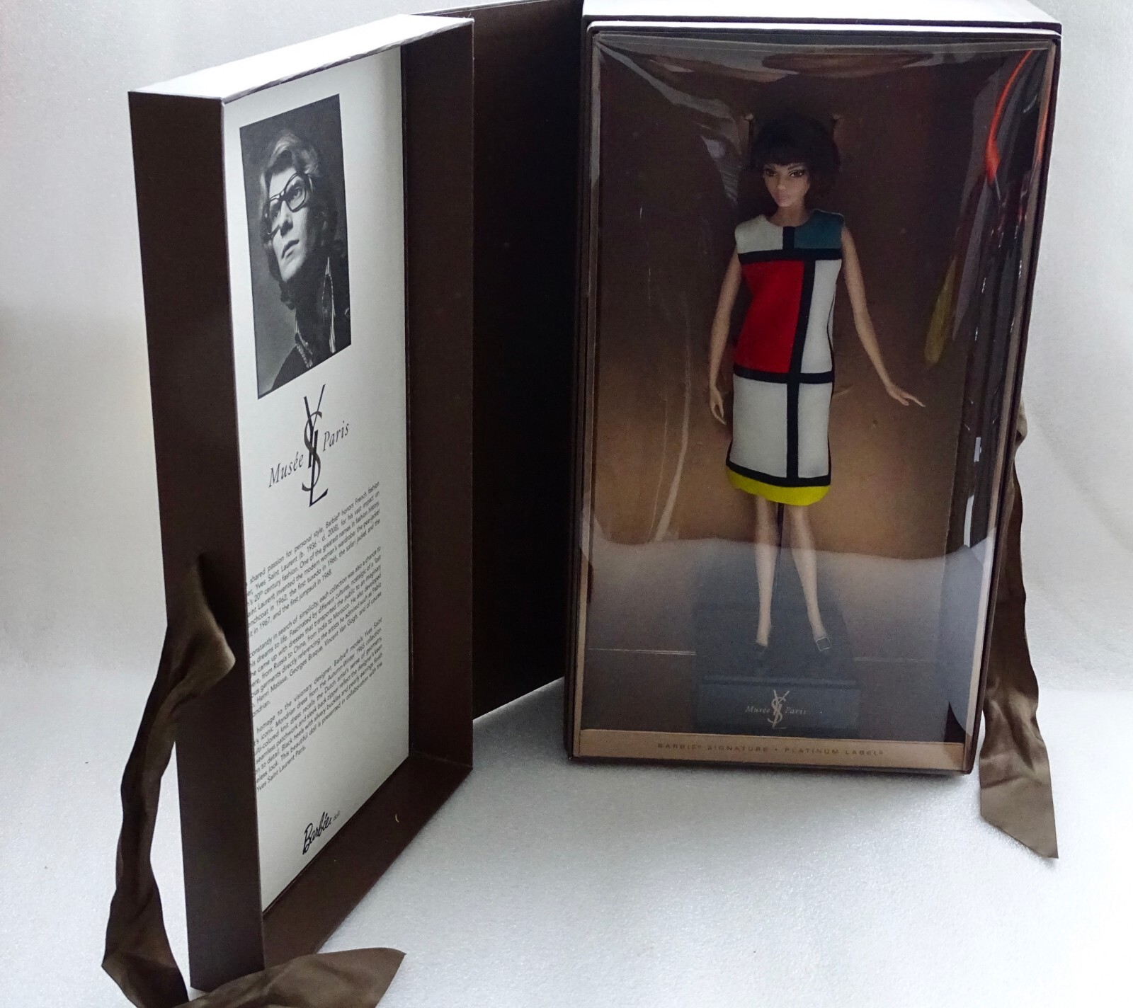 Abito Yves Saint Laurent Barbie nel 1965 Mondrian etichetta platino 2018 LE