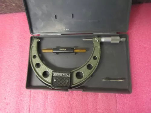 Mitutoyo 103-220 Outside Micrometer 5-6"-.0001" w/Storage Case