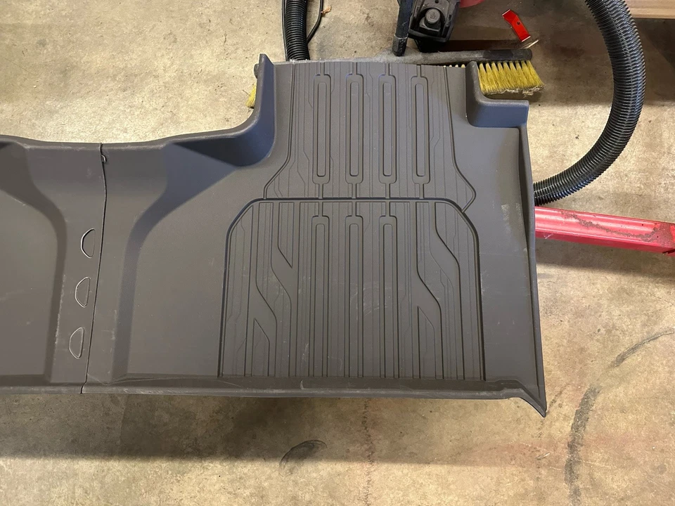 Подлинные напольные покрытия для любых погодных условий 2-й ряд 2021-2025 годов выпуска для GMC Yukon 84646726 от оригинального производителя - Изображение 3 из 4