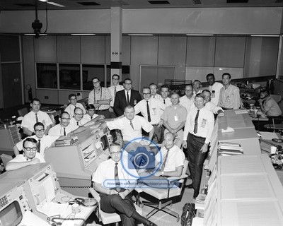 APOLLO 7 MISSION CONTROL FLIGHT SUPPORT TEAMS DECEMBER 1968 8X10 PHOTO