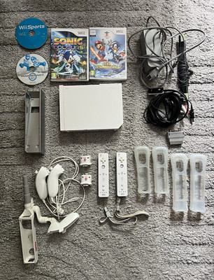 Nintendo Wii Konsole weiß PAL 512MB 480p Wi Fi 2 Remotes+Nunchuk Spiele