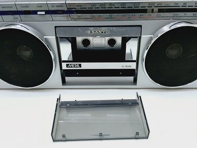 VINTAGE SANYO BOOMBOX CASSETTE PLAYER M-7830k - FOR PARTS ONLY