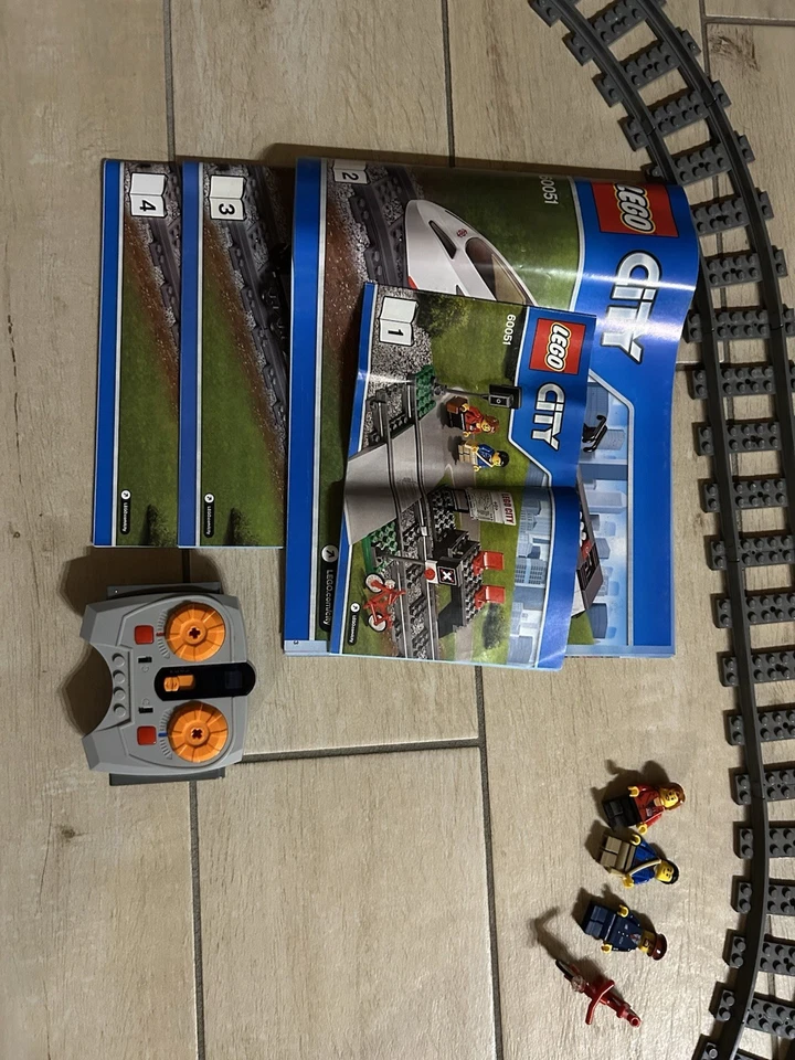 LEGO City 60051 High-Speed Passenger Train, foto 2 di 5