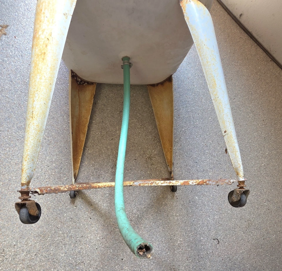 Vintage ONE MINUTE  Wash Tub ON WHEELS KELLOGG IOWA - Image 3 of 4